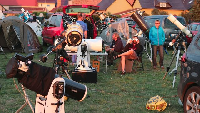 Warten auf die kommende Nacht an der Südkurve HTT2015-2-13