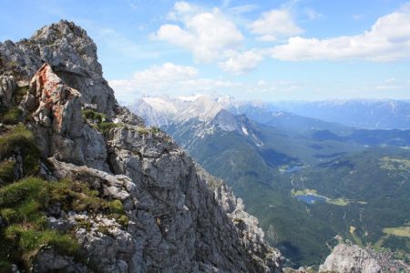 Blick auf die Zugspitze und Mittenwald urlaub2009-04