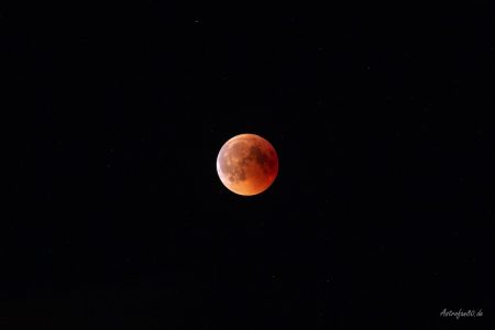 Der Mond kurz vor dem Ende der Totalität
