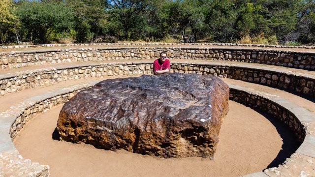 Der Autor am Hoba Meteoriten