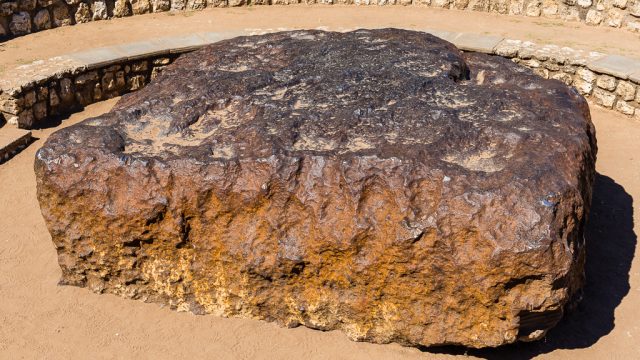 Verwitterte Stellen am Hoba Meteoriten
