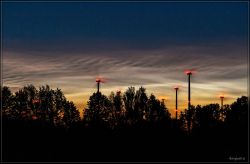 Leuchtende Nachtwolken niedrig über dem Nordhorizont